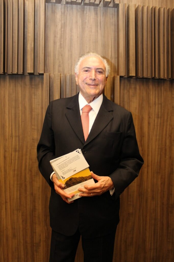 Ex-presidente da República e ex-Procurador- Geral do Estado de São Paulo, Michel Temer elogia Revista Jurídica AGE-MG em evento no TJMG 3