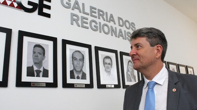 AGE-MG inaugura galeria dos ex-advogados regionais e ex-procuradores-gerais regionais em Divinópolis 17