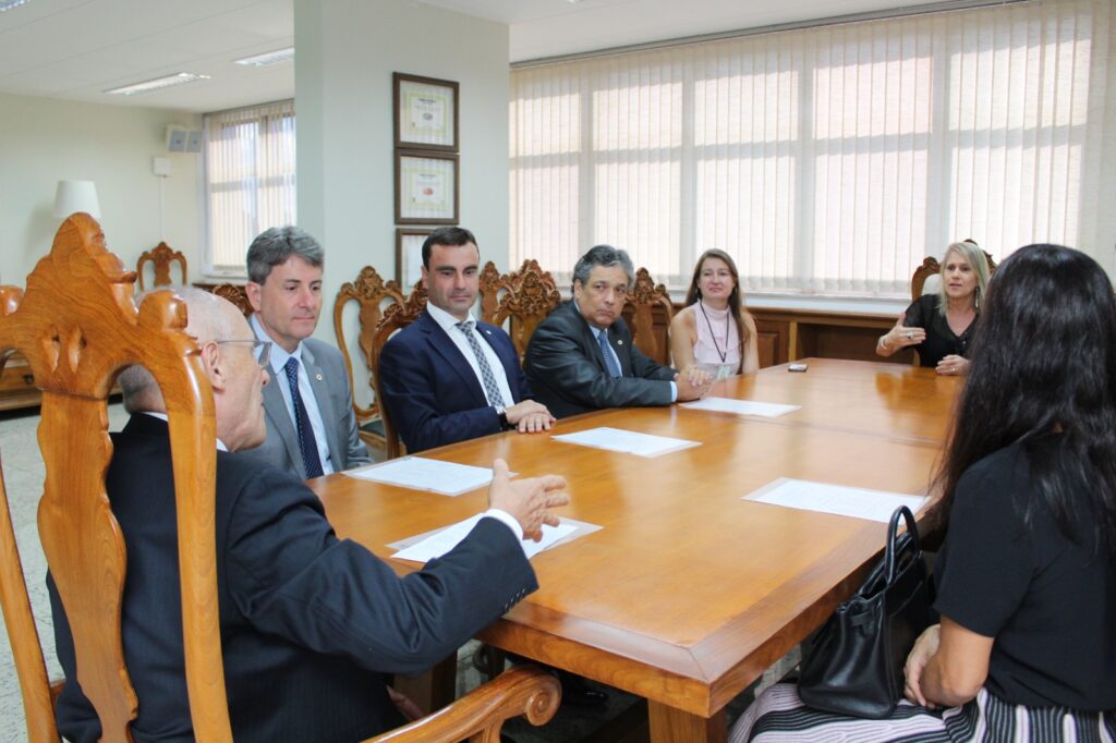 Advogado-geral do Estado se reúne com presidente do TRT da <strong>3ª Região</strong> 3