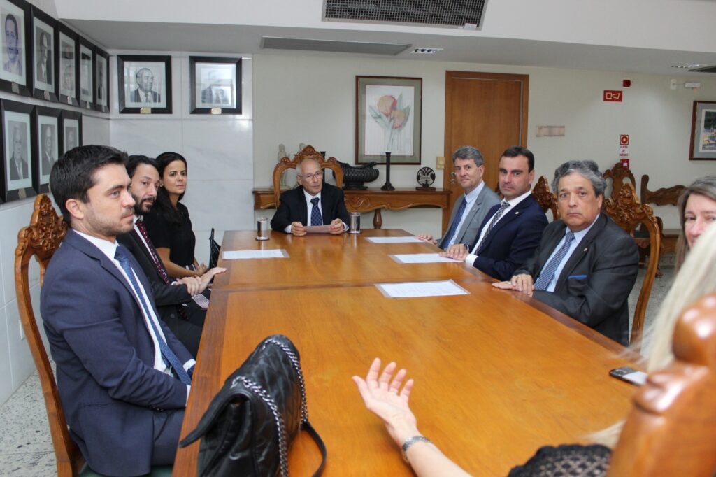 Advogado-geral do Estado se reúne com presidente do TRT da <strong>3ª Região</strong> 4