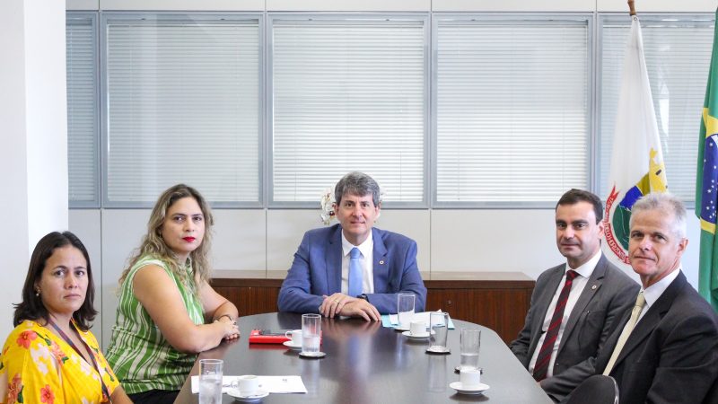 Advogado-geral do Estado recebe visita de cortesia da deputada estadual Beatriz Cerqueira