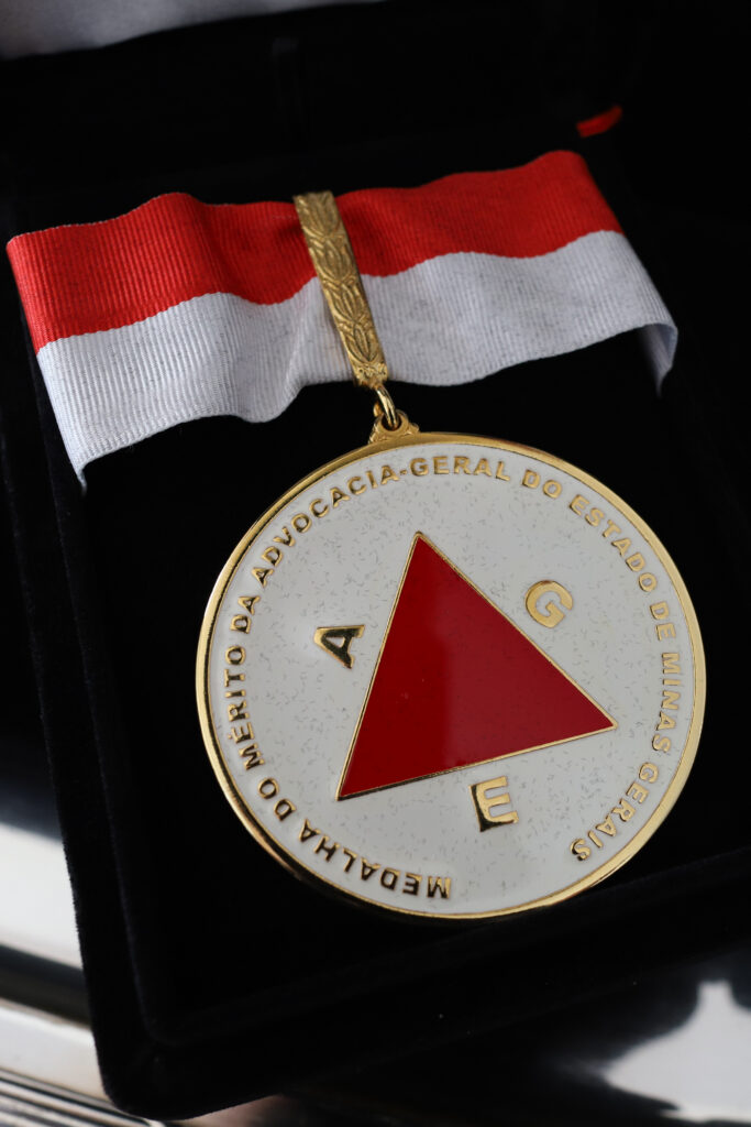 Confira as fotos da solenidade de entrega da Medalha do Mérito da AGE-MG 23