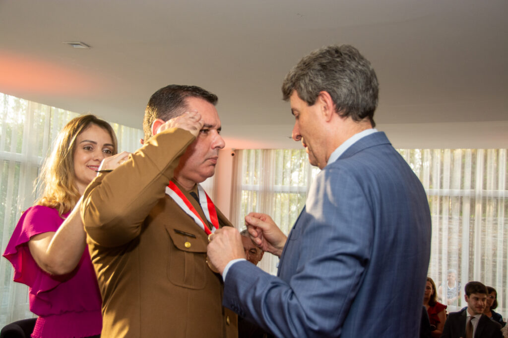Confira as fotos da solenidade de entrega da Medalha do Mérito da AGE-MG 199