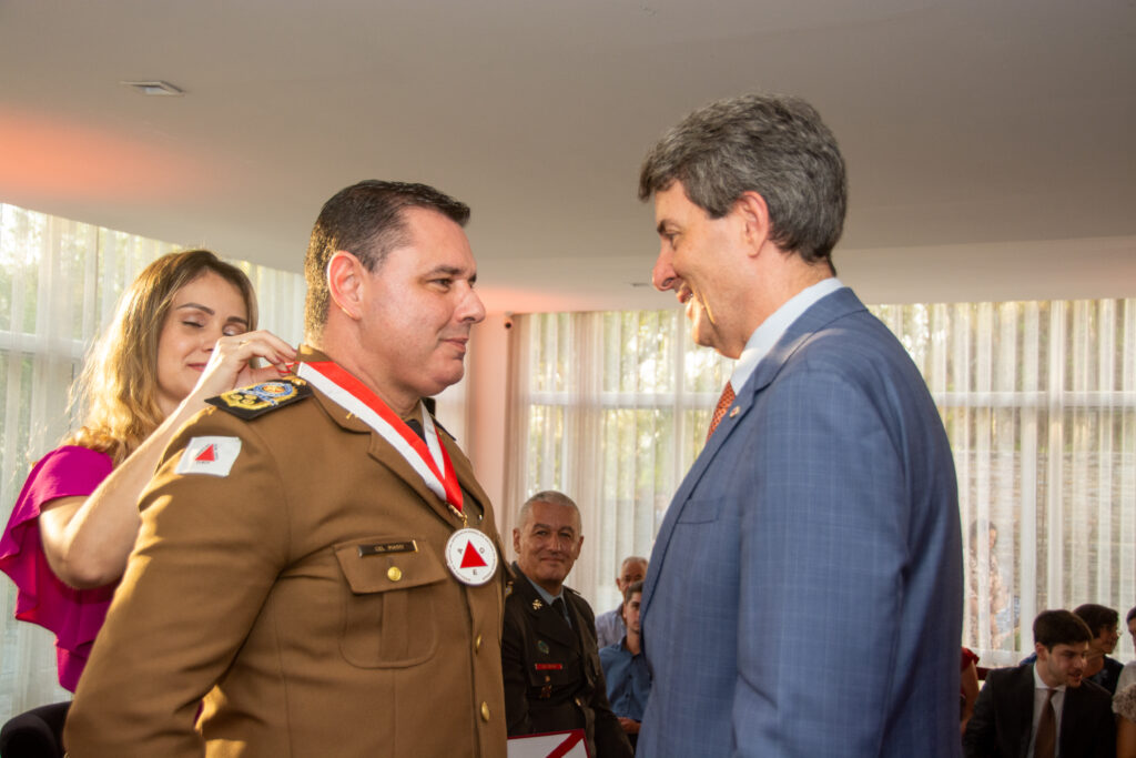Confira as fotos da solenidade de entrega da Medalha do Mérito da AGE-MG 200