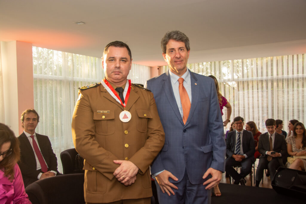 Confira as fotos da solenidade de entrega da Medalha do Mérito da AGE-MG 202