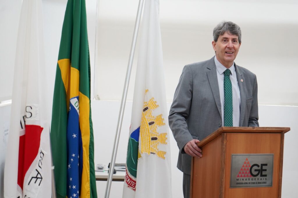 AGE-MG empossa sete procuradores do estado de Minas Gerais