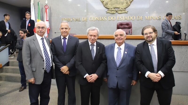 Governador e advogado-geral participam de homenagem ao conselheiro José Alves Viana, em razão de sua aposentadoria no TCE-MG