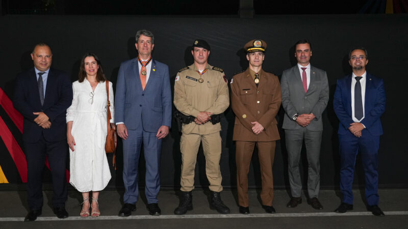 AGE-MG é homenageada pela PMMG com Medalha Coronel PM Saul Alves Martins