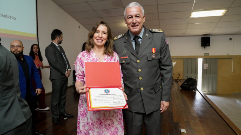 Chefe de Gabinete da AGE-MG é agraciada com o diploma de “Colaborador Benemérito” do Corpo de Bombeiros Militar de Minas Gerais