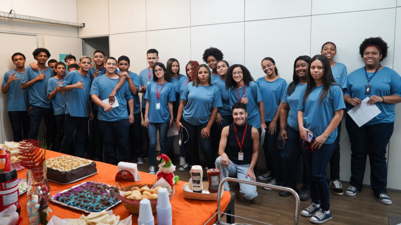 Adolescentes trabalhadores da AGE-MG participam de encontro seguido de confraternização 12