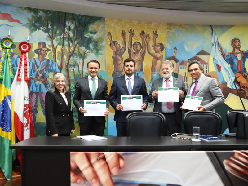 Procurador do Estado ministra palestra no TCEMG 5