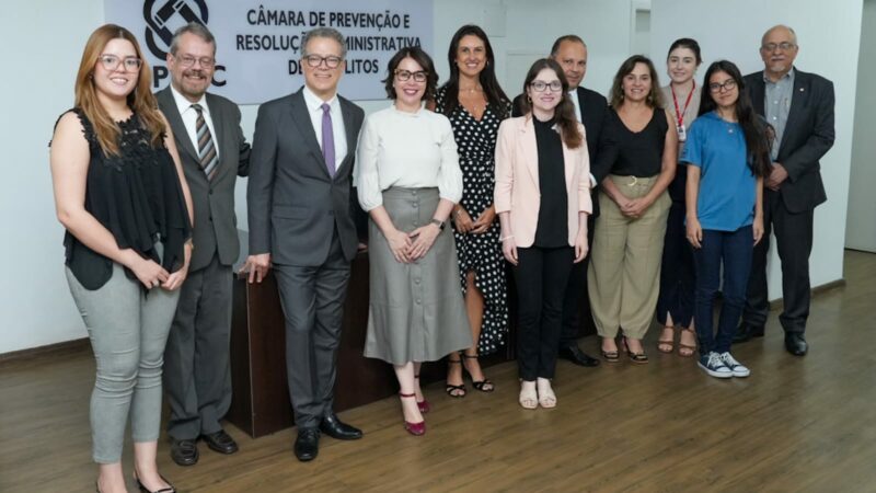 AGE-MG recebe visita de cortesia da coordenadora do Compor/MPMG