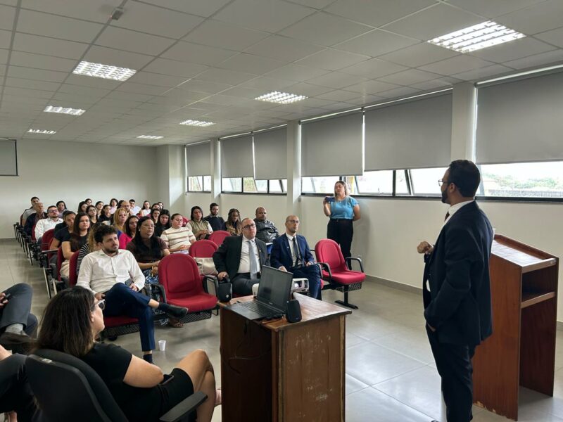 Regional da AGE-MG em Uberlândia organiza visita técnica e palestras para estudantes de Direito